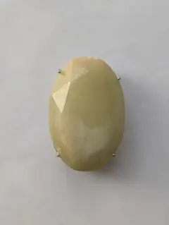 淡い黄色天然石のオーバル型帯留め