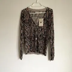 【新品タグ付】ZARA KNIT パイソン柄 Ｖネックカーディガン Sサイズのサムネイル