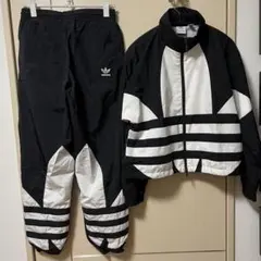 adidas アディダス セットアップ ストライプデザイン　ジャージ上下セット