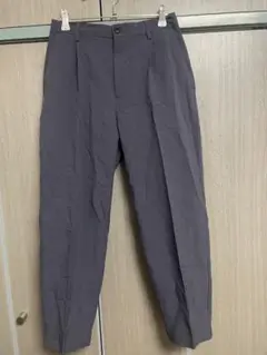 グレー テーパードスラックス