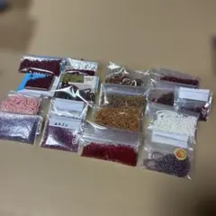 c ビーズセット キラキラ赤系・ゴールド他まとめて