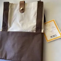 ベージュとブラウンのトートバッグ