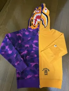 A BATHING APE シャークデザインパーカー