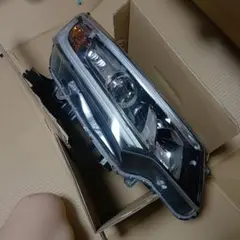 フリードハイブリッド　ヘッドライト右のサムネイル