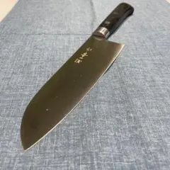 ISSIKI GOUGIRI 豪切 プロ仕様 33層ダマスカス 三徳包丁 ISSIKI GOUGIRI 豪切 プロ仕様 33層ダマスカス 三徳包丁 - メルカリ