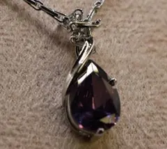 ティアドロップネックレス