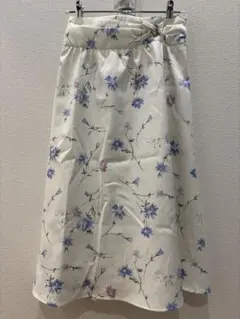 マジェスティックレゴン　MAJESTIC LEGON 膝丈　花柄　スカート　白のサムネイル