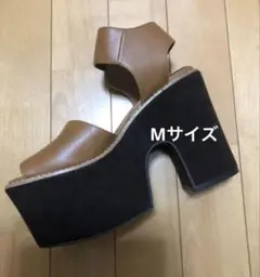 値下げR&E 厚底サンダル　キャメル　未使用タグ付きのサムネイル