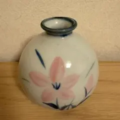 釉彩草花文壺花と蝶の手描き花瓶 - メルカリ