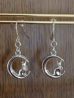 月と猫のピアス シルバー ピンクストーン　ハンドメイド 可愛い系