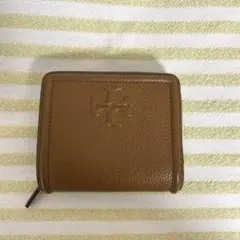 トリーバーチ　レザー 二つ折り財布 ロゴ