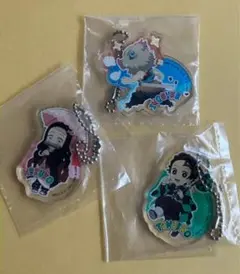 鬼滅の刃　竈門炭治郎　禰豆子　伊之助　鬼滅の刃　アクリルキーホルダー