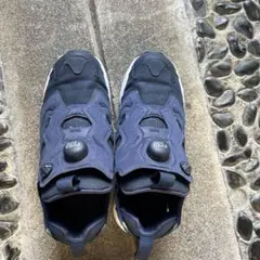 reebokネイビー インスタポンプ ネイビー スニーカー