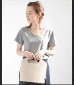 チャンピオン　Vネック ポケット付きTシャツ