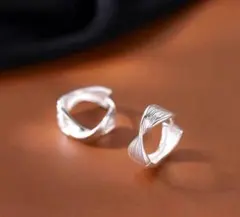 シルバー ツイストデザイン ピアス