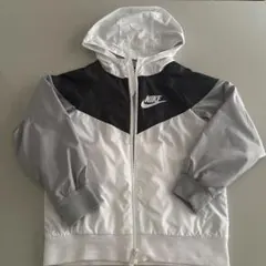 Nike フード付きジャケット　　120〜130