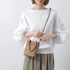 新品未使用　ジャンニキアリーニ　カミッラ　キャメル　スマホポシェット