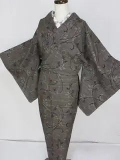 新古品！仕付けつき＊純泥染＊本場大島紬＊アールデコ柄＊着物＊１６２ｃｍ＊裄６４