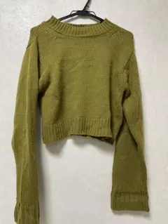 オリーブグリーン クロップドニットセーター