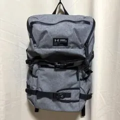 y053110 UNDER ARMOUR 多機能バックパック リュック グレーのサムネイル