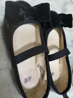 H&M バレエシューズ 黒エナメルリボン