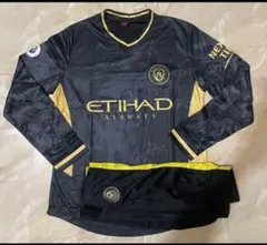 安いユニフォーム.マンチェスター・シティ ジャージ 黒金 ショーツ付XL サイズ