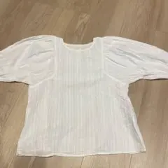 ホワイト パフスリーブ 半袖シャツ　GU 130