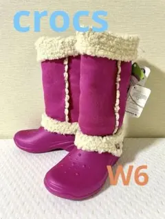 新品タグ付きCROCS ナディア ボア付きブーツ W6 berry