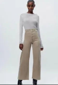 ZARA ベージュパンツ