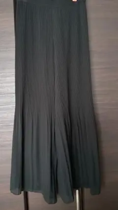 プリーツパンツ