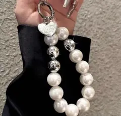 新品パールビーズ ストラップ ハートチャーム スマホ iPhone アクセサリー