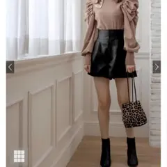 シミあり　GRL フェイクレザーショートパンツ ベージュ M 美脚