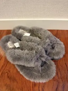 【新品】UGG ムートンフラッフ フリップ フロップ サンダル スリッパ　グレー