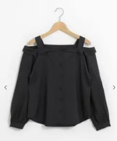 【セール中❗️】マジョスティックレゴン　オフショルブラウスのサムネイル