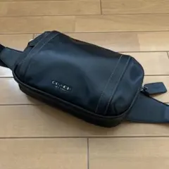COACH ブラック レザー ボディバッグ・ウエストポーチ　ブラック系