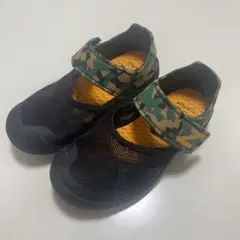 ニューバランス　ブラック/迷彩 キッズサンダル　水陸両用