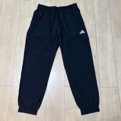 adidas ロングパンツエッセンシャルズ スモールロゴ カーゴパンツ
