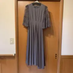 グレー レース袖 フレアドレス