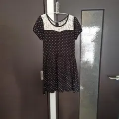 黒と白のドット柄ミニワンピース