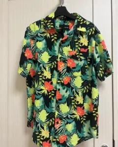 Hurley アロハシャツ ボタニカル柄 Sサイズ　Tシャツのサムネイル