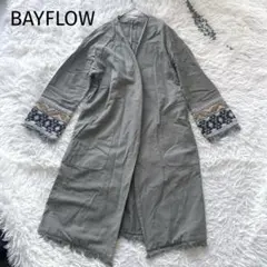 BAYFLOW コットンリネン カーキ ノーカラー 袖刺繍 ロングコート Mのサムネイル