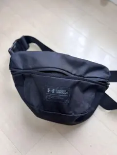 UNDER ARMOUR ボディバッグ ブラック　ショルダーバッグのサムネイル