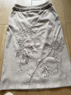 花と昆虫刺繍タイトスカート