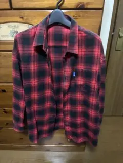 赤と黒のチェックネルシャツ