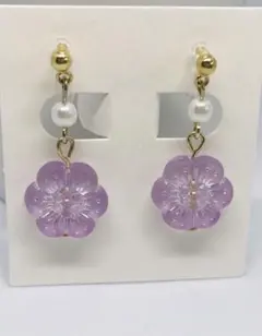 ハンドメイドノンホールイヤリング　パープル　紫　和の花　シンプル