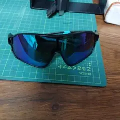 ゴリックス、サングラス