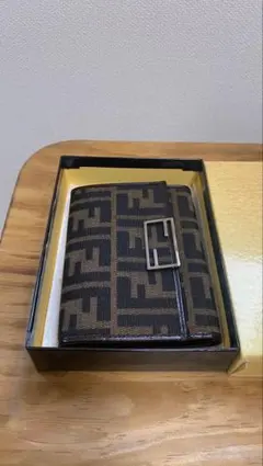 FENDI（フェンディ）ズッカ柄三つ折り財布コンパクトウォレット