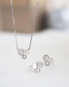 【試着のみ】 ポンテヴェキオ ハニカム ダイアモンド ネックレスのサムネイル