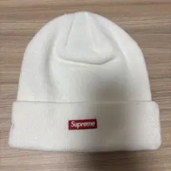 Supreme ニット帽 白 最高 神刺繍 - メルカリ