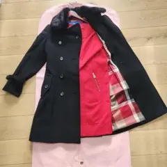 バーバリーBURBERRY黒コート赤ワンピースバーバリーブルーレーベル